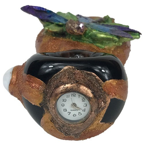 Clock located on electroformed dragonfly glass spoon pipe